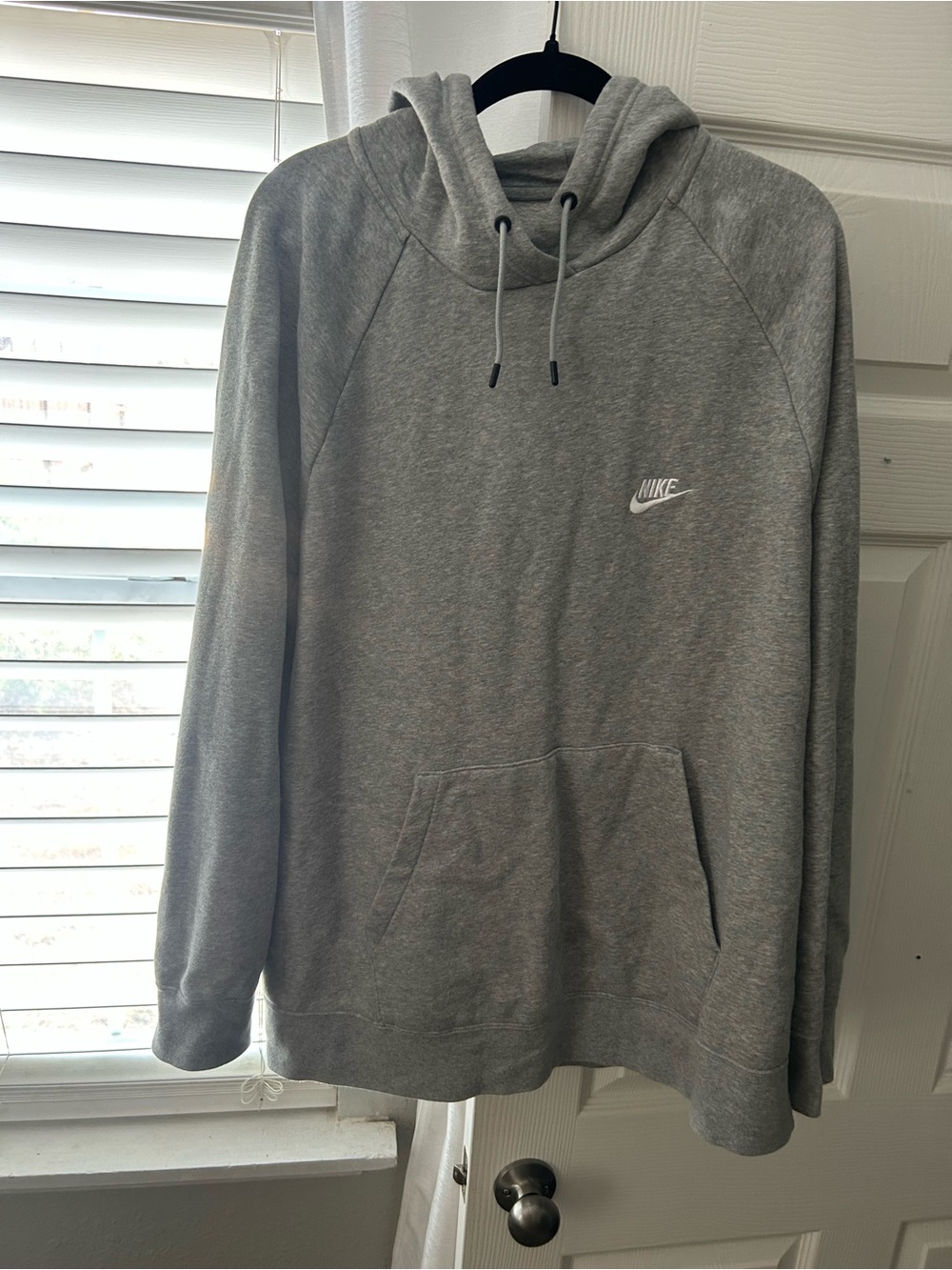 Nike Men’s Heather Gray Pullover Hoodie with Small Logo